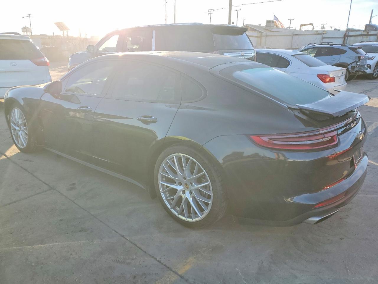 2017 PORSCHE PANAMERA Base (2WD), 4 (4WD)