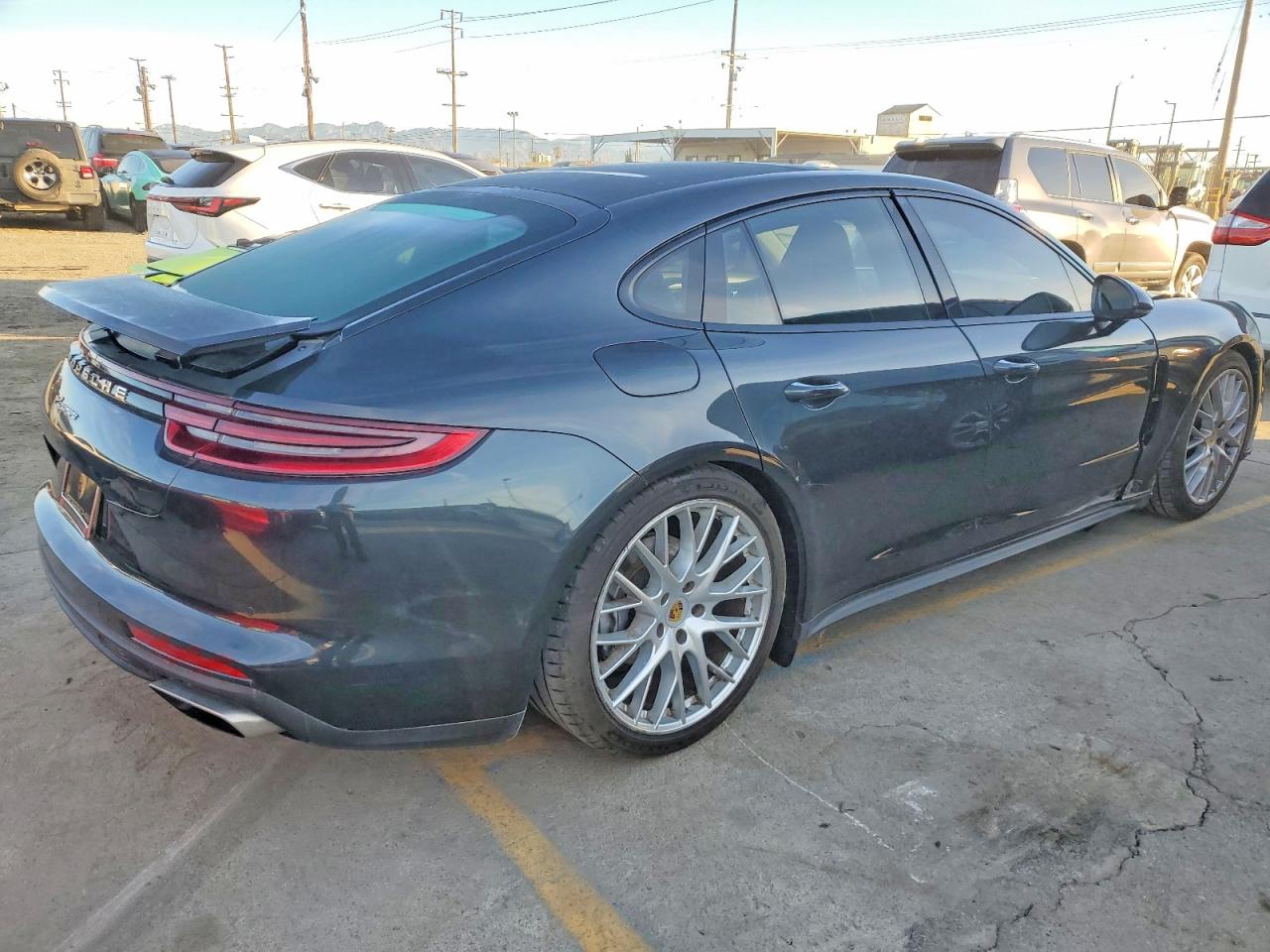 2017 PORSCHE PANAMERA Base (2WD), 4 (4WD)