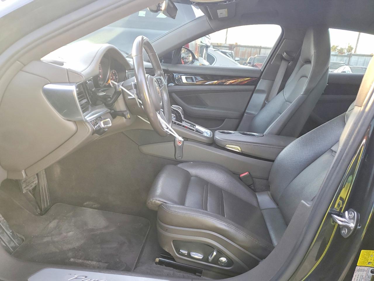 2017 PORSCHE PANAMERA Base (2WD), 4 (4WD)