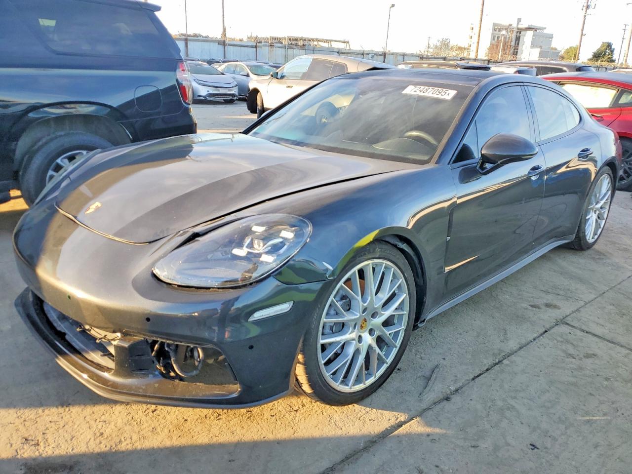 2017 PORSCHE PANAMERA Base (2WD), 4 (4WD)