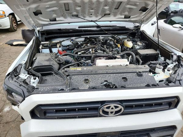 2026 TOYOTA 4RUNNER — Engine bay