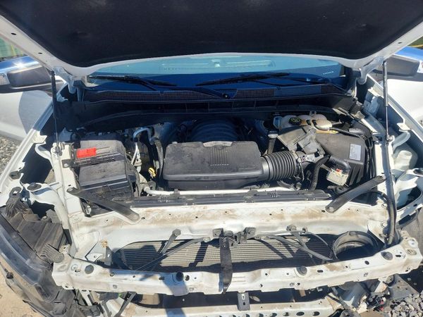2019 CHEVROLET SILVERADO LT — Engine bay