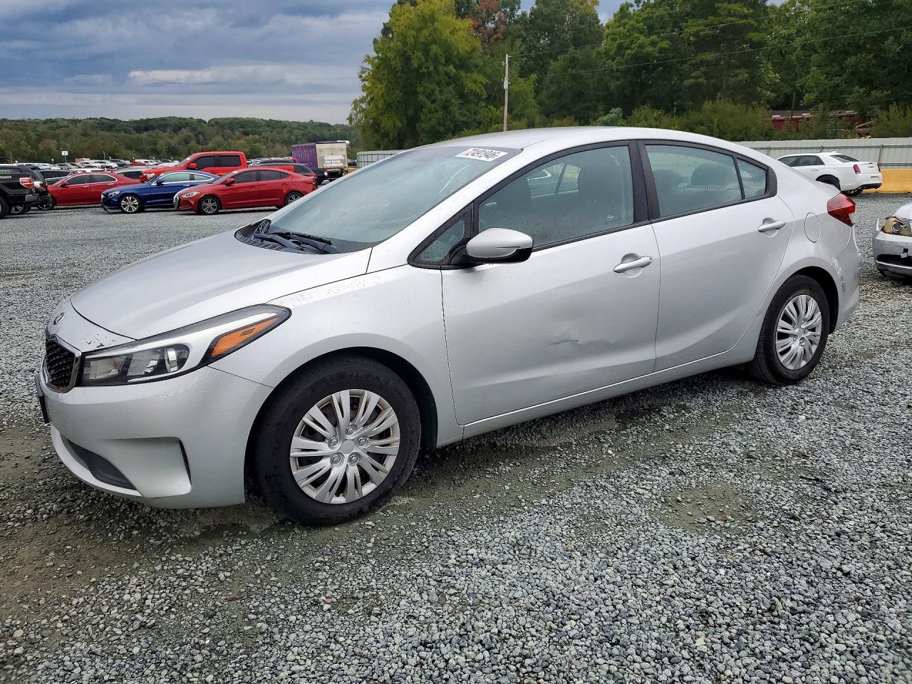 2018 KIA FORTE LX Base — Front 3/4