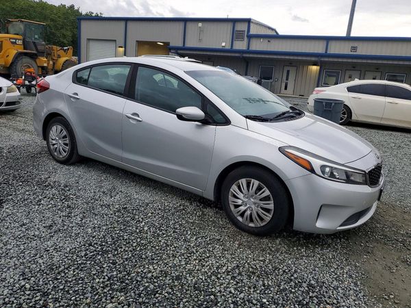 2018 KIA FORTE LX Base — Passenger 3/4