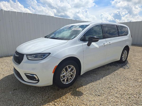 2026 CHRYSLER PACIFICA Select — Front 3/4