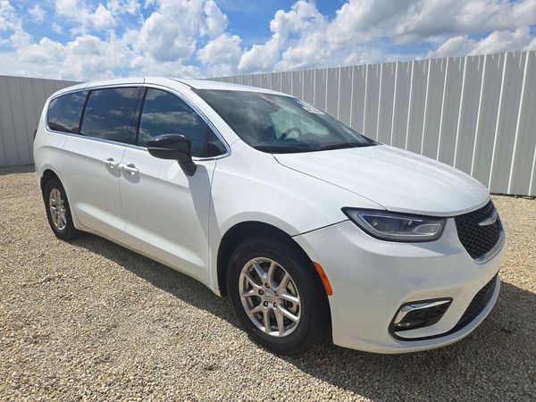 2026 CHRYSLER PACIFICA Select — Passenger 3/4
