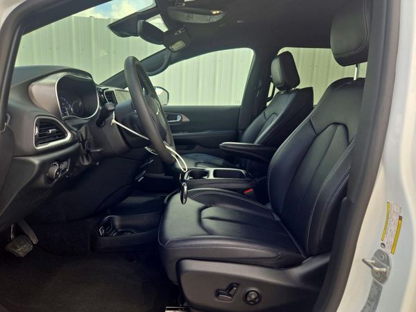 2026 CHRYSLER PACIFICA Select — DENT