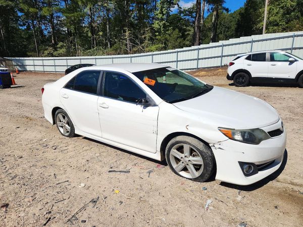 2013 TOYOTA CAMRY — Passenger 3/4