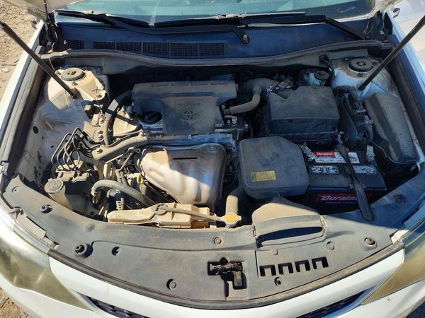 2013 TOYOTA CAMRY — Engine bay