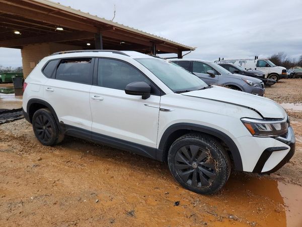 2022 VOLKSWAGEN TAOS