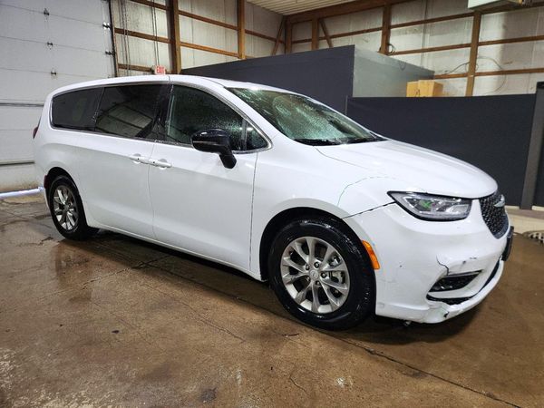 2026 CHRYSLER PACIFICA Limited — Passenger 3/4