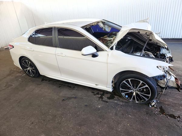 2020 TOYOTA CAMRY SE — Passenger 3/4
