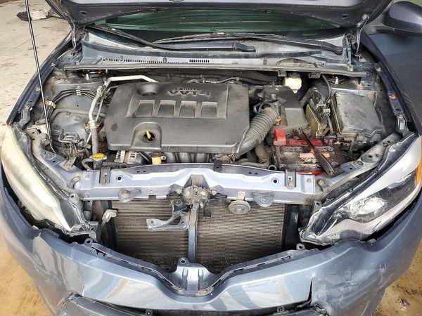 2014 TOYOTA COROLLA L/LE — Engine bay