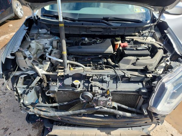 2018 NISSAN ROGUE — Engine bay