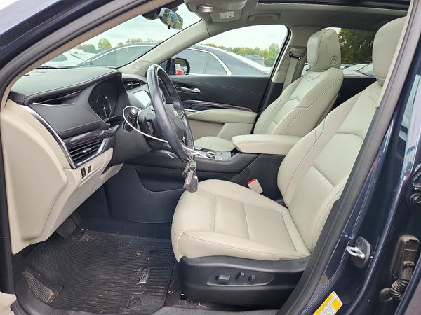 2021 CADILLAC XT4 Luxury — DENT