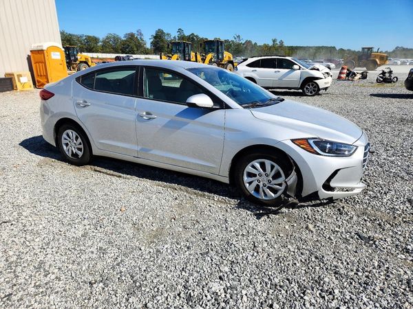 2018 HYUNDAI ELANTRA SE — Passenger 3/4