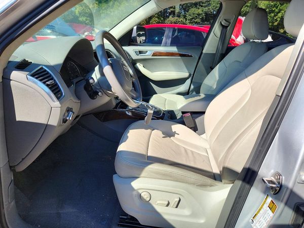 2012 AUDI Q5 Premium Plus — DENT