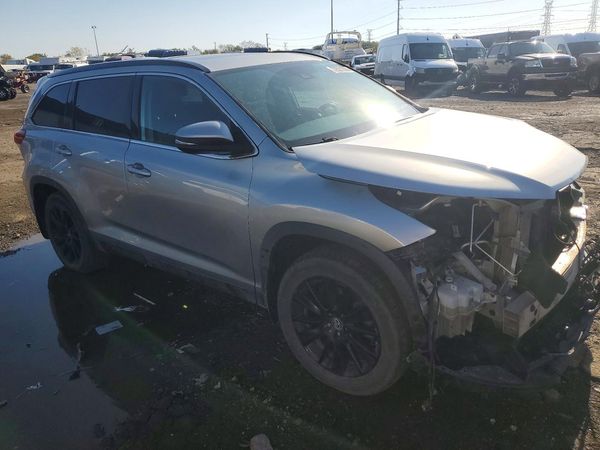 2019 TOYOTA HIGHLANDER SE/XLE — Passenger 3/4