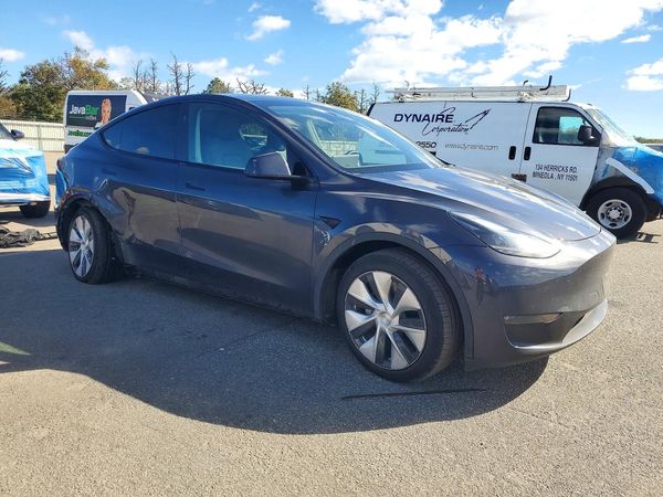 2024 TESLA MODEL Y — Passenger 3/4