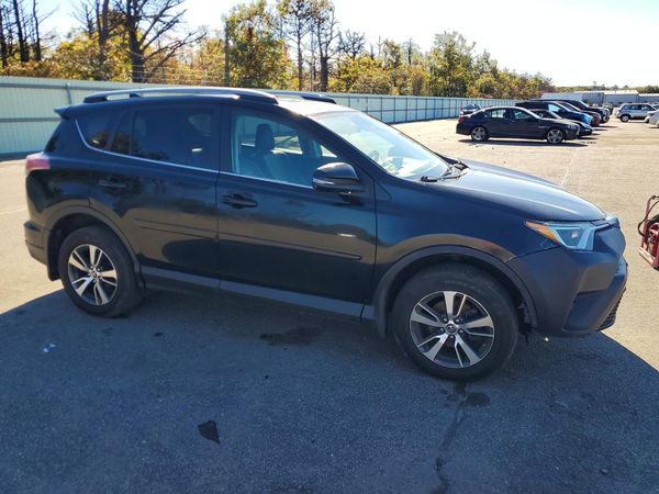 2017 TOYOTA RAV4 XLE — Passenger 3/4