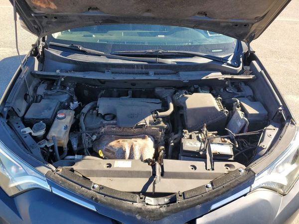 2017 TOYOTA RAV4 XLE — Engine bay