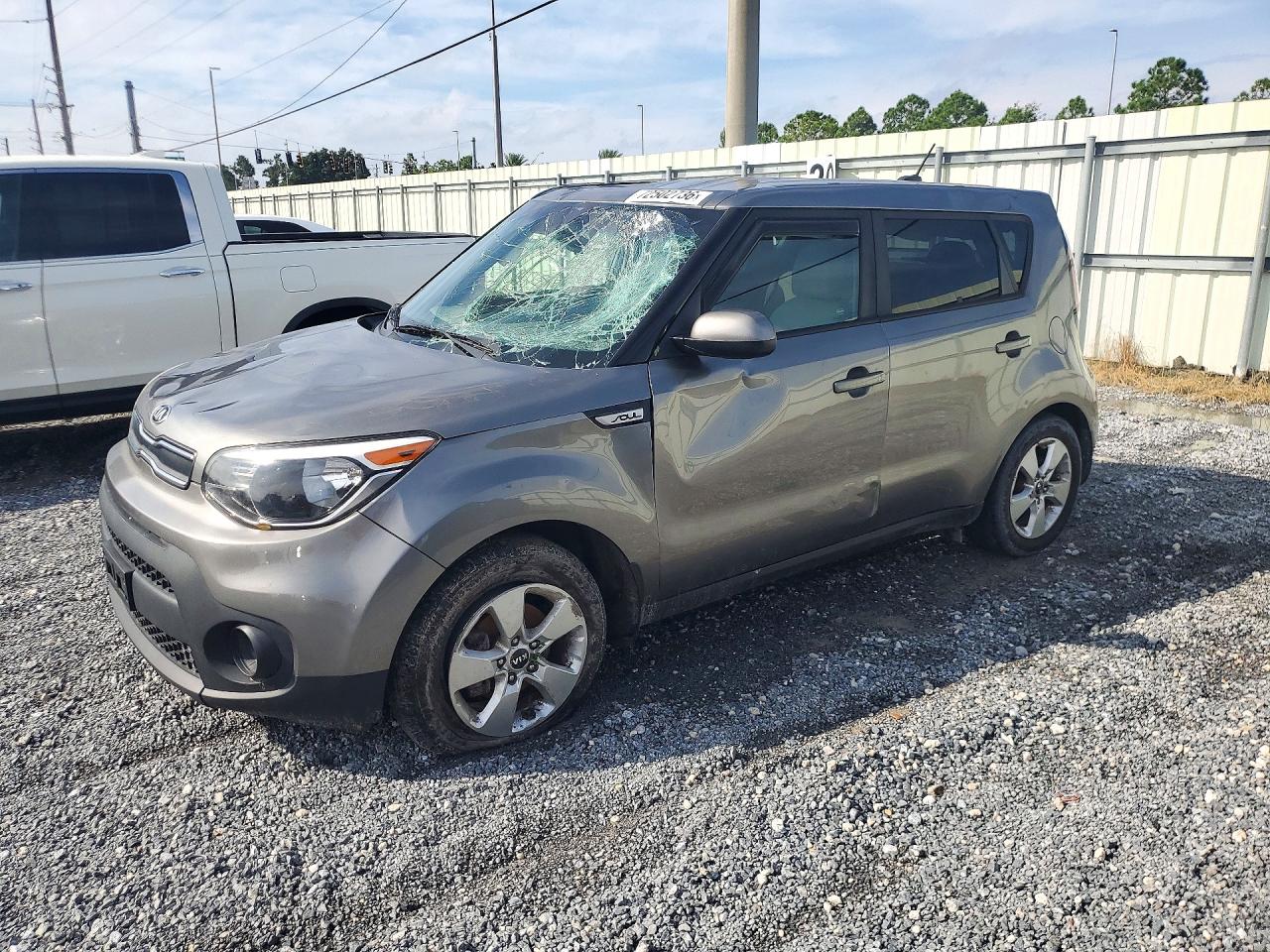 2017 KIA SOUL Base — Front 3/4