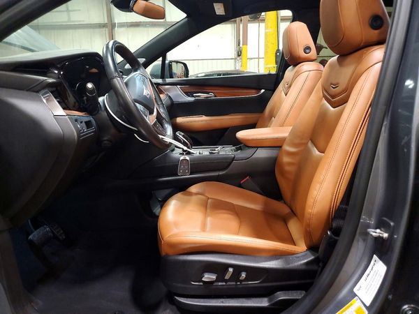 2022 CADILLAC XT5 Premium Luxury — DENT