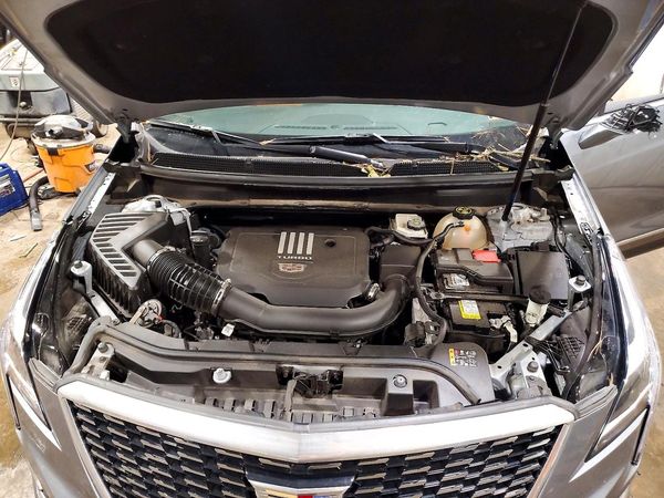 2022 CADILLAC XT5 Premium Luxury — Engine bay