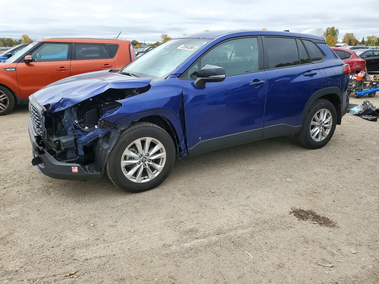 2025 TOYOTA COROLLA CROSS LE — Front 3/4