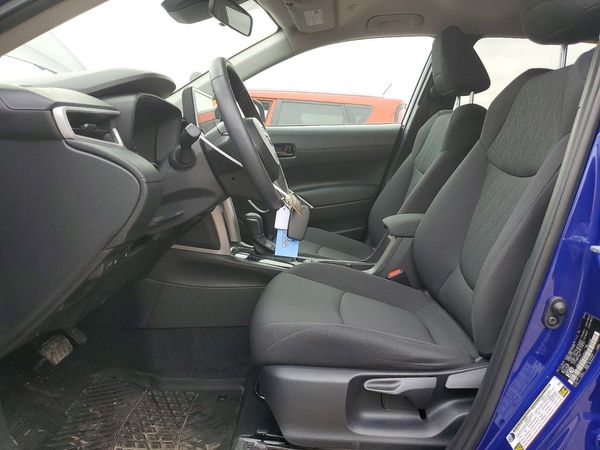 2025 TOYOTA COROLLA CROSS LE — DENT