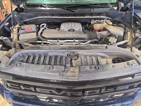 2022 CHEVROLET SILVERADO Custom — Engine bay