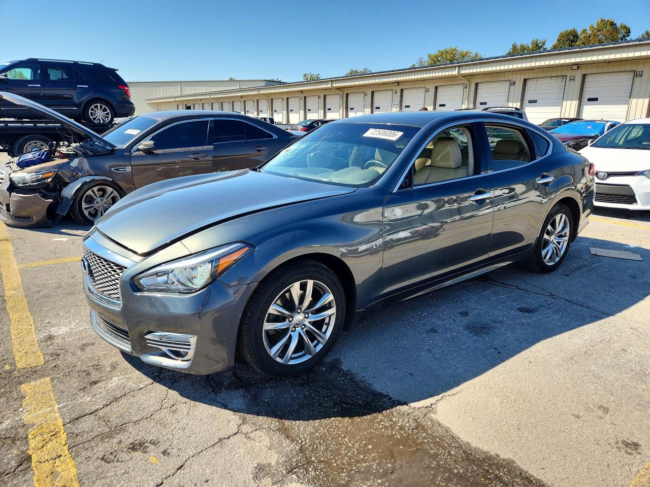 2015 INFINITI Q70 — Front 3/4