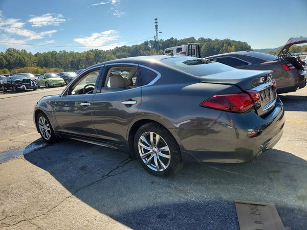 2015 INFINITI Q70 — DSRA