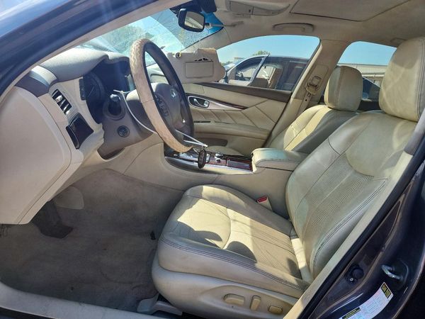2015 INFINITI Q70 — DENT