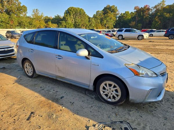 2014 TOYOTA PRIUS — Passenger 3/4