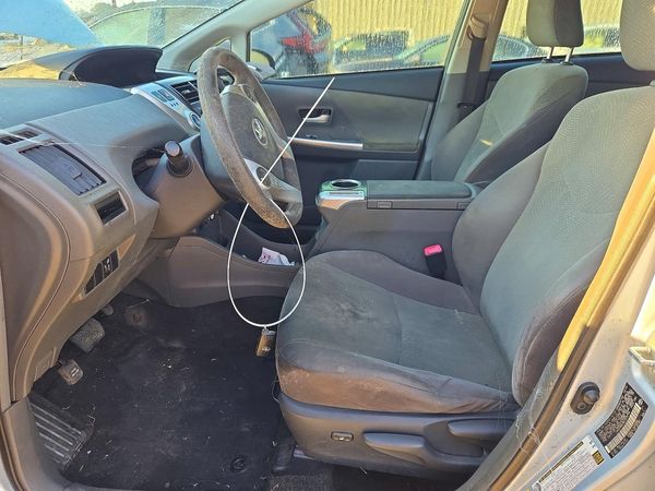2014 TOYOTA PRIUS — DENT