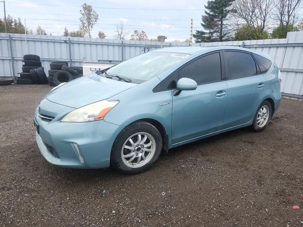 2013 TOYOTA PRIUS — Front 3/4
