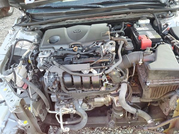 2022 TOYOTA CAMRY SE — Engine bay