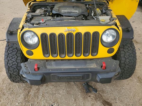 2015 JEEP WRANGLER Rubicon — Engine bay