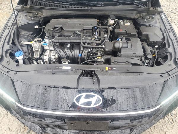 2025 HYUNDAI ELANTRA SE — Engine bay
