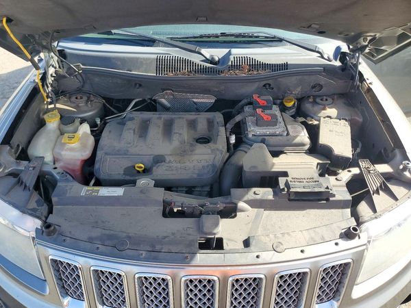 2014 JEEP COMPASS Latitude — Engine bay