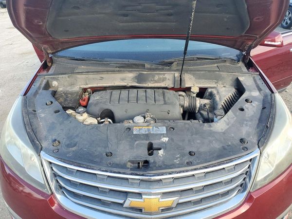 2015 CHEVROLET TRAVERSE 1LT — Engine bay