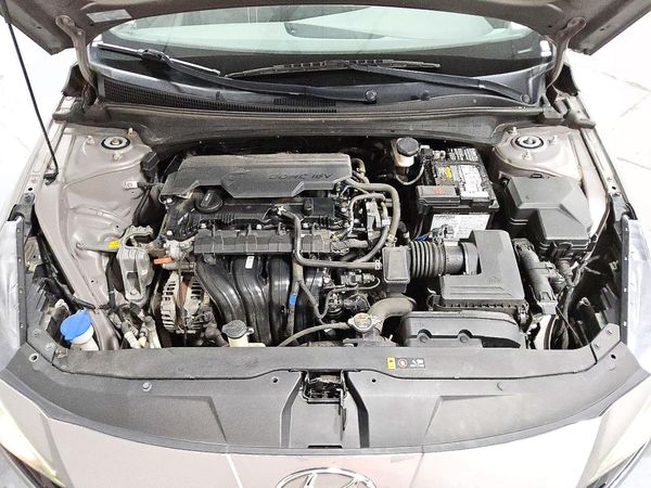 2021 HYUNDAI ELANTRA SEL — Engine bay