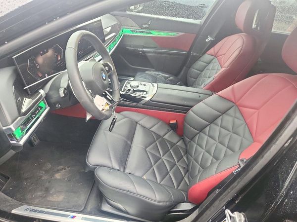 2026 BMW 740 xDrive — DENT