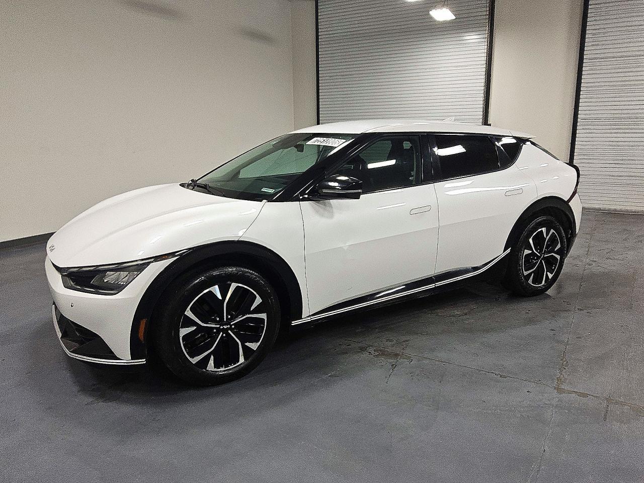 2023 KIA EV6 Light, Wind — Front 3/4