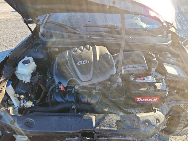 2013 HYUNDAI SONATA GLS/ GLS Popular — Engine bay
