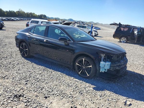 2018 TOYOTA CAMRY XSE — Passenger 3/4