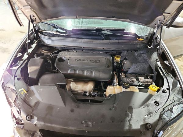 2019 JEEP CHEROKEE — Engine bay