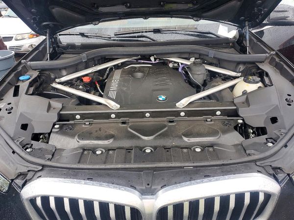 2025 BMW X5 xDrive40i — Engine bay