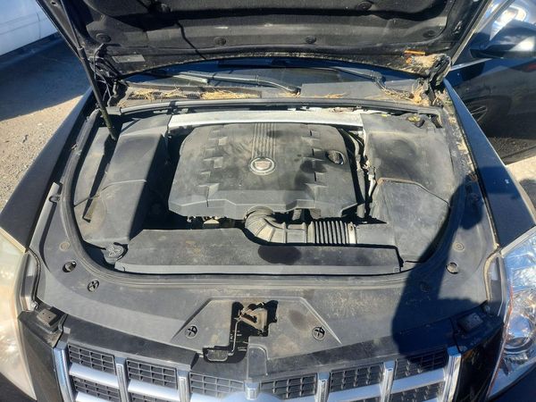 2012 CADILLAC CTS Premium — Engine bay